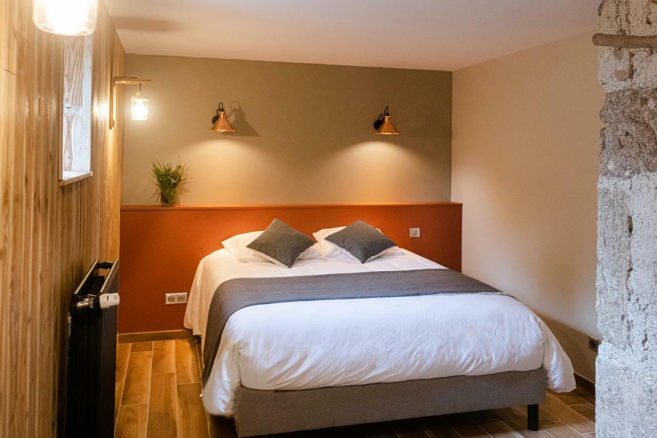 Le Jas Du Mas Hotell Saint-Anthème Eksteriør bilde